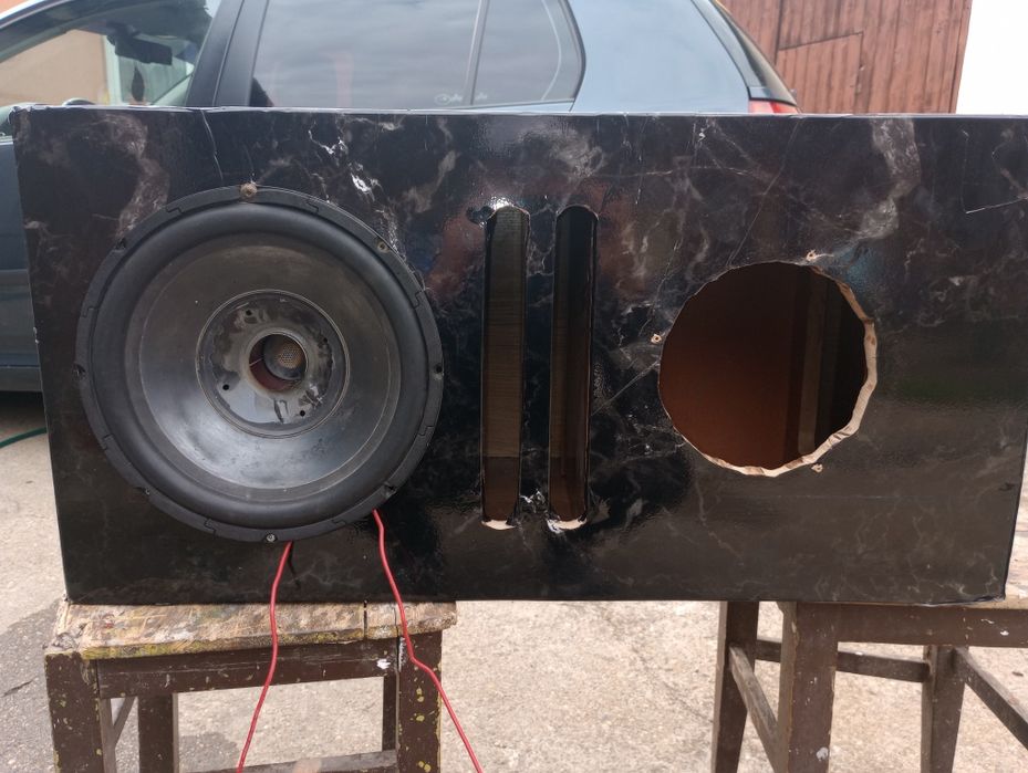 Incinta subwoofer auto dubla cu camere de sunet