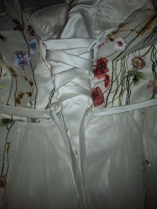 Рокля за повод или сватба