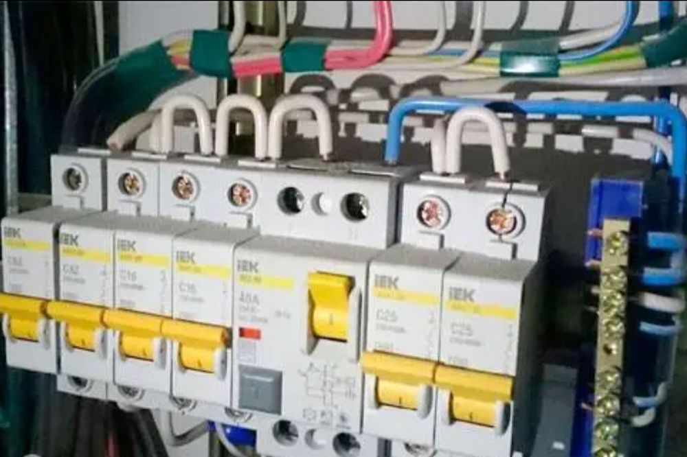 Услуги электрика.