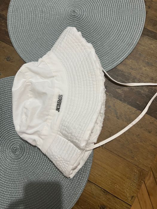 Модерни чисто нови  шапки