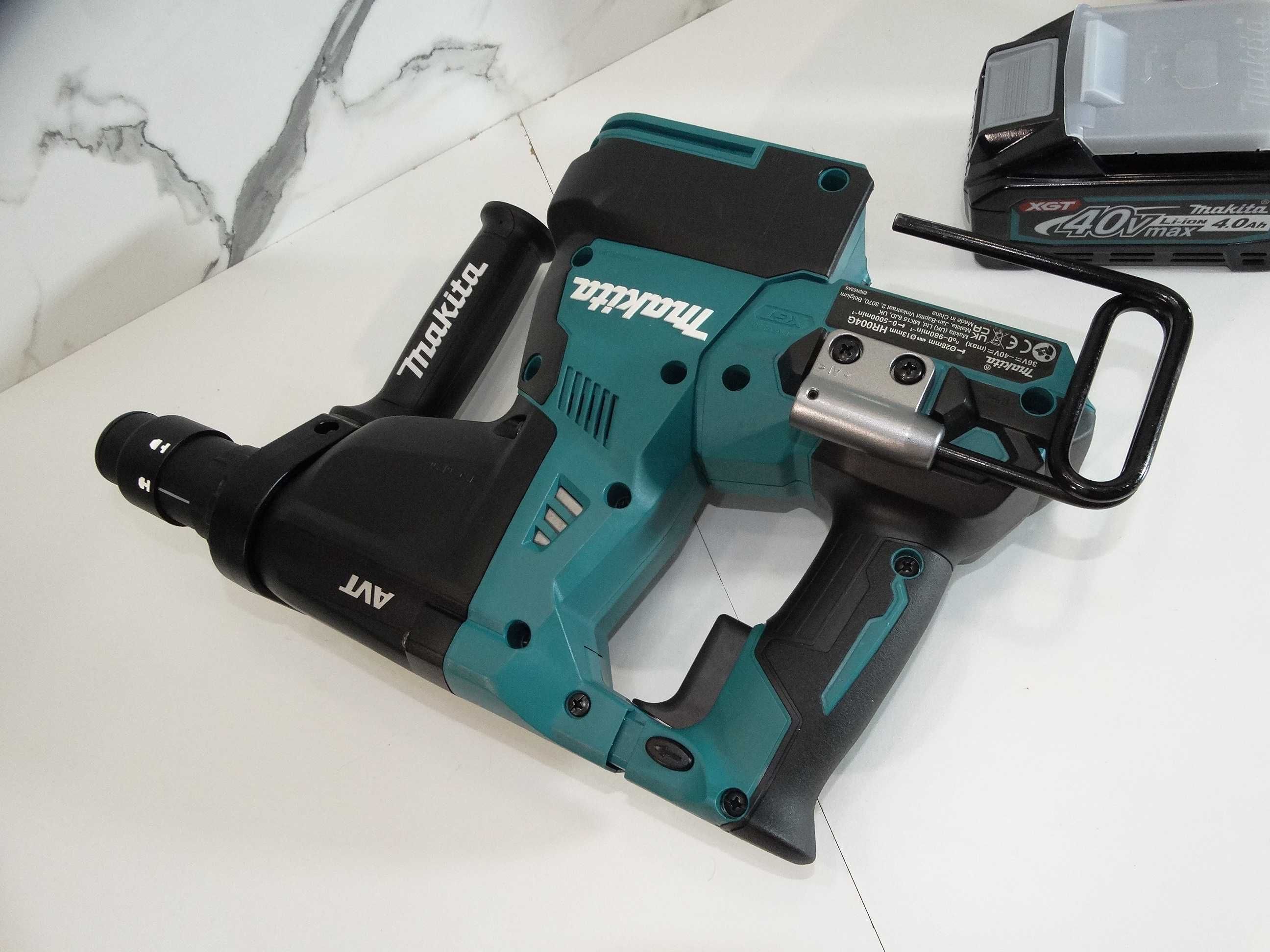 НОВО - Makita HR 004G / 40 V / 4.0 Ah - Перфоратор / XGT