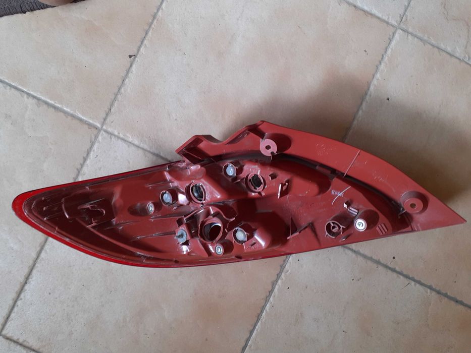 стоп заден десен за Мазда 2 леко спукан