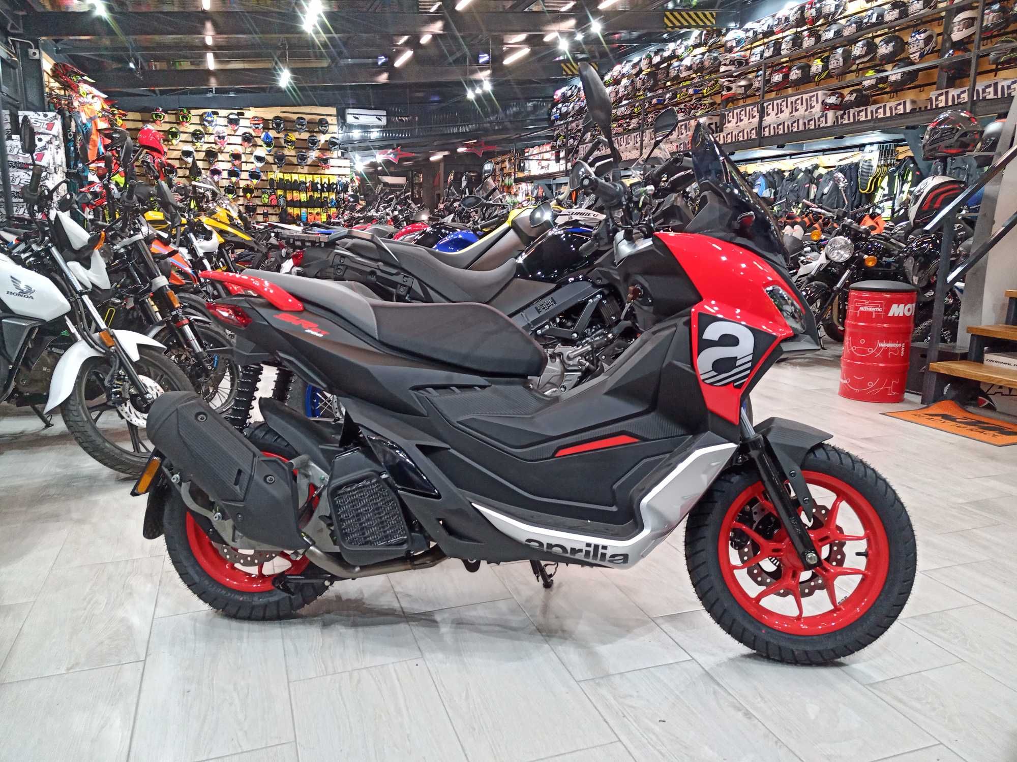 Aprilia SR GT 200 Sport-livrare din stoc  EST BIKE Campina