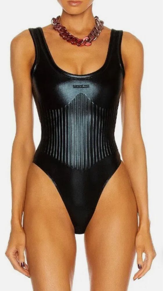 Mugler Body cu efect lucios