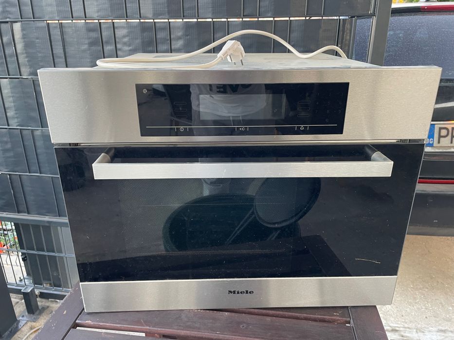 Фурна за вграждане Miele DG 5080