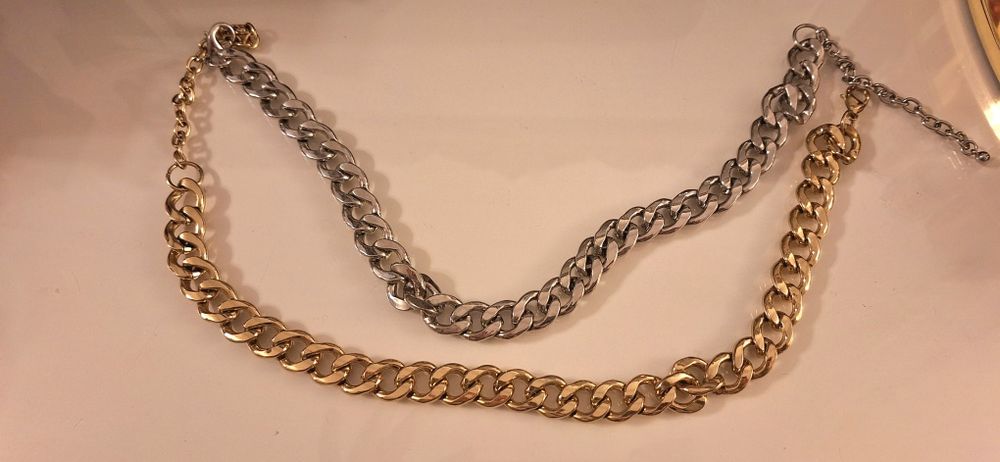 Lănțișor auriu și argintiu