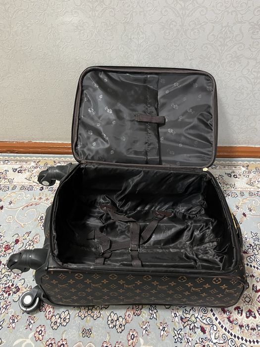 СРОЧНО Продается Чемодан,без дефектов