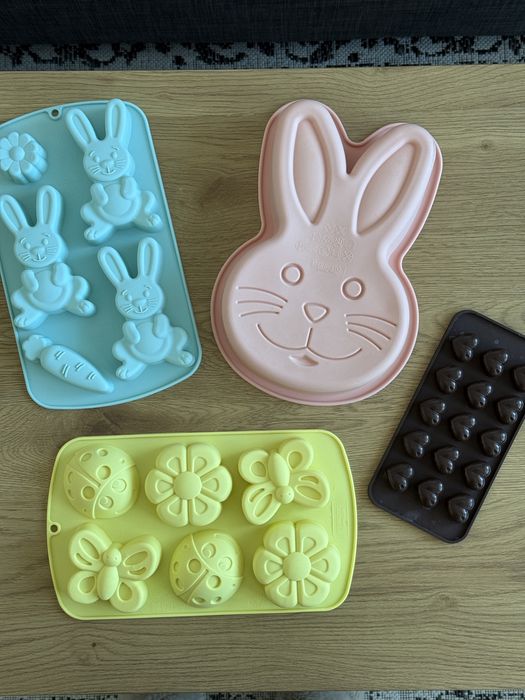 Силиконови форми за печене и силиконова форма за бонбони