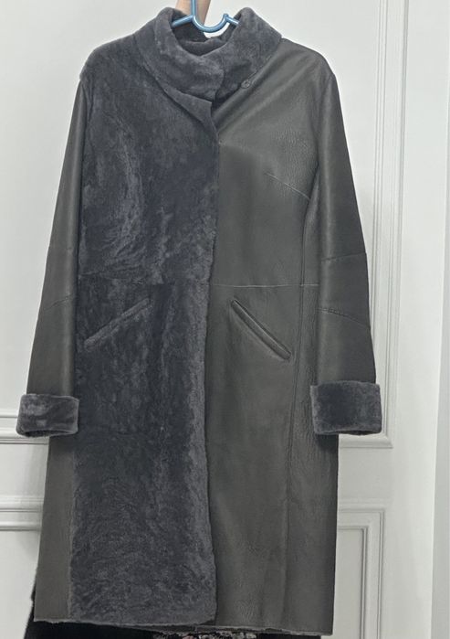 Дубленка, серая.Ни разу не одевали.Почти новая.44-46 размер.