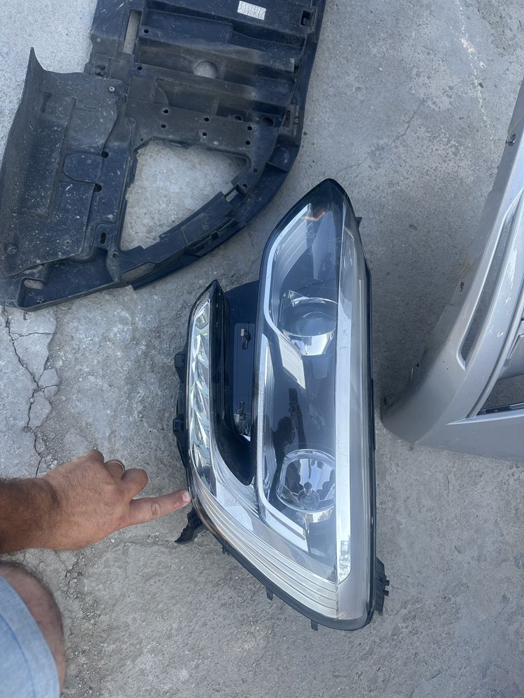 Bară față.far stânga renault megane 4.