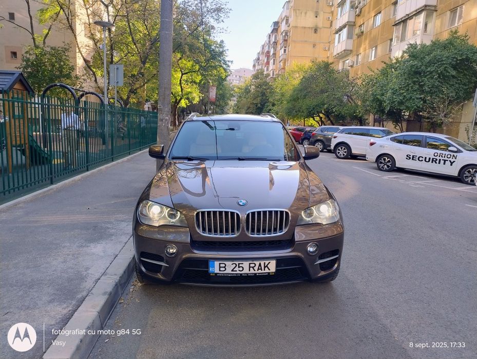 BMW X5 4.0D cu 5 butoane