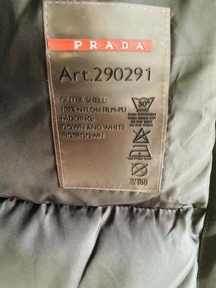 Продам женскую куртку Prada