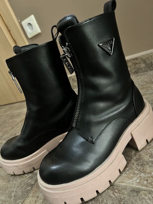 черни боти guess с розова подметка