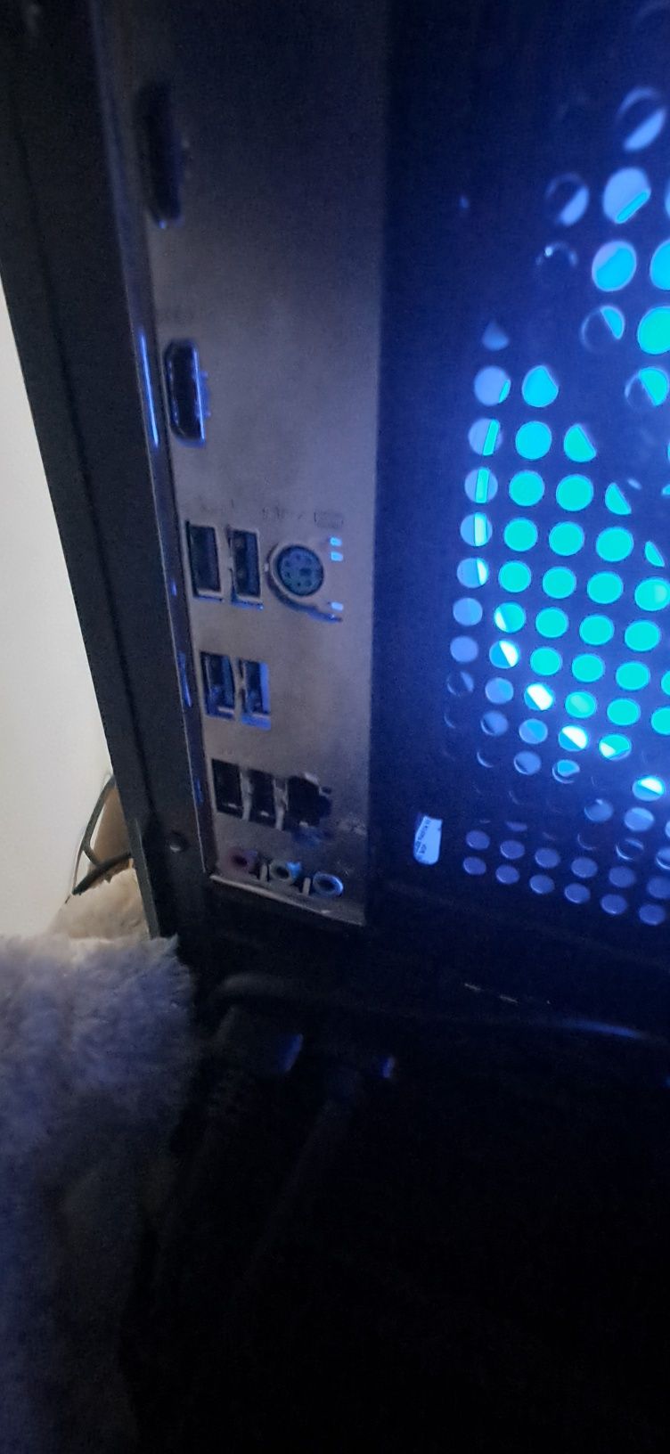 Компютър i3-10100f и amd 6600xt