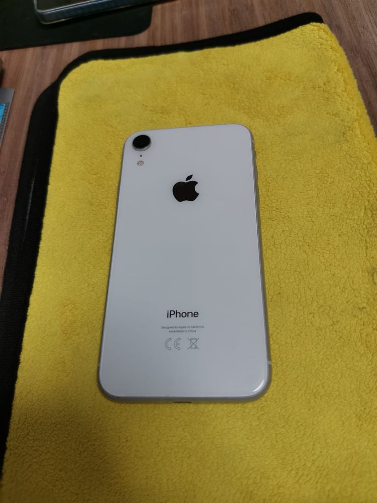 Продаю Iphone XR