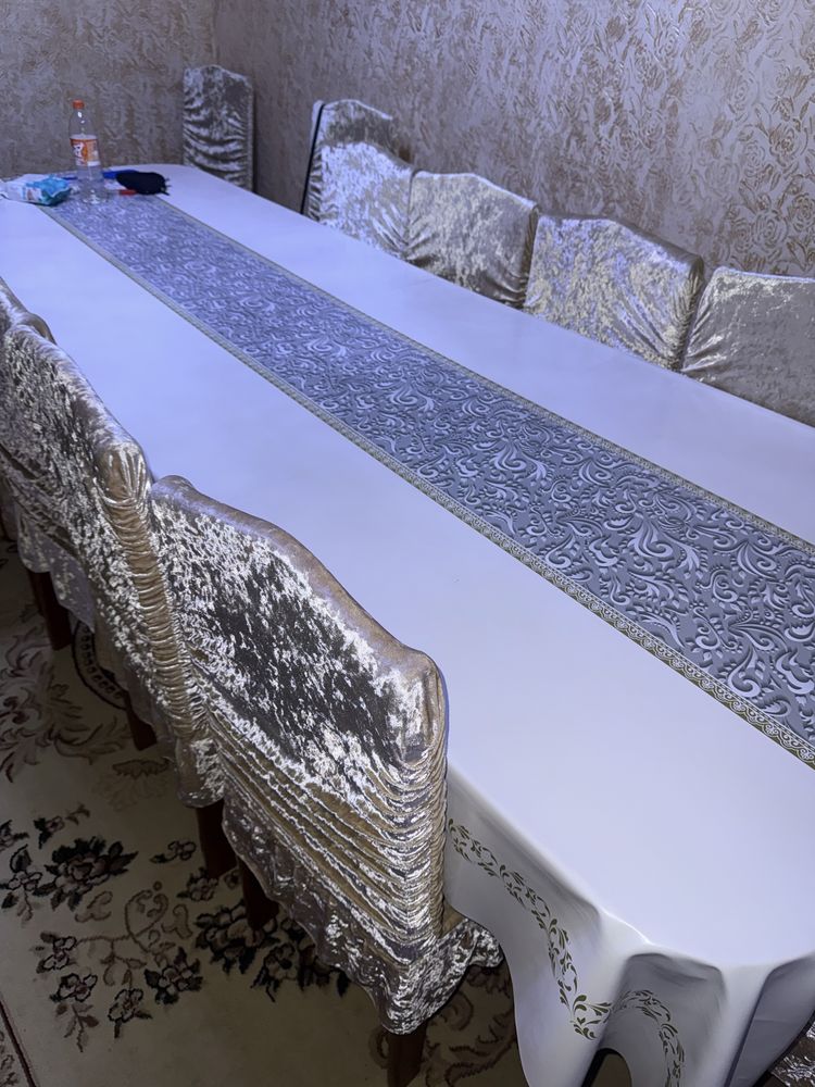 Стол + 12 стульев + чехолы для стульев + скатерть