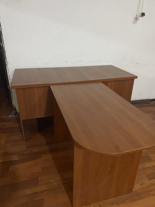 Продам мощный стол руководителя директорский стол