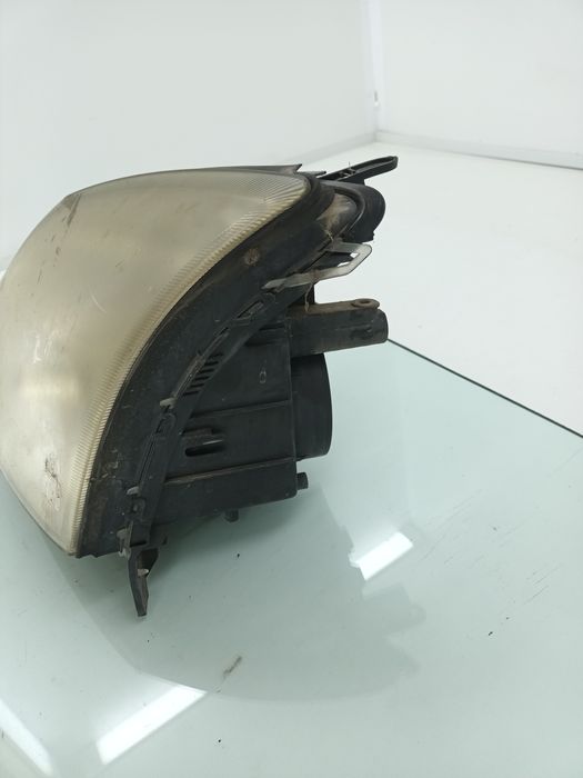 Dezmembrez Far stanga de pe Opel VECTRA C 2002-2008