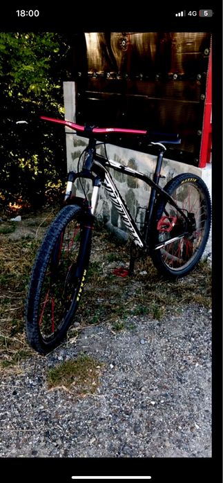 Vând bicicleta specialized