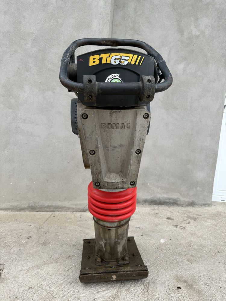 Inchiriez  mai compactor