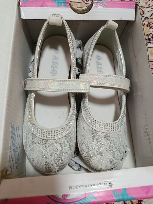 Продам детские туфли