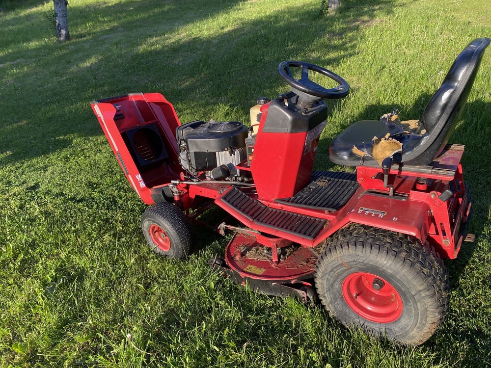 Vand tractoras de tuns iarba