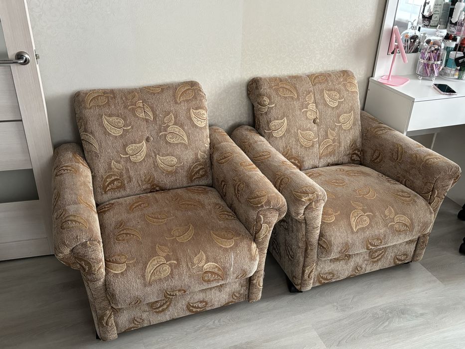 Отдам два б/у кресла БЕСПЛАТНО самовывоз