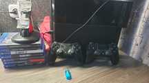 Продам PS4 Прошитую отличная комплектация много игр