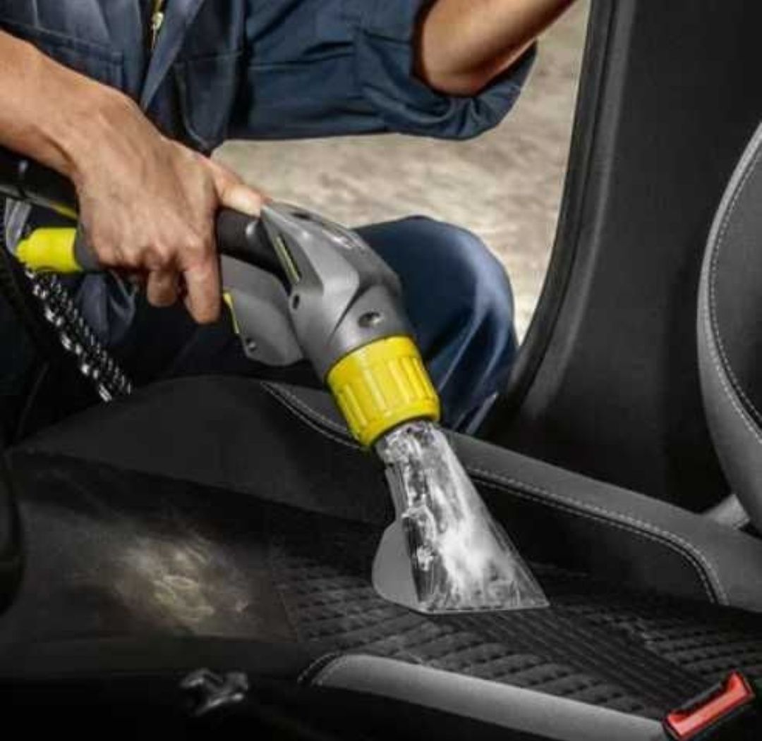 Închiriez aspirator injecție/extracție Karcher  Pizzi 10