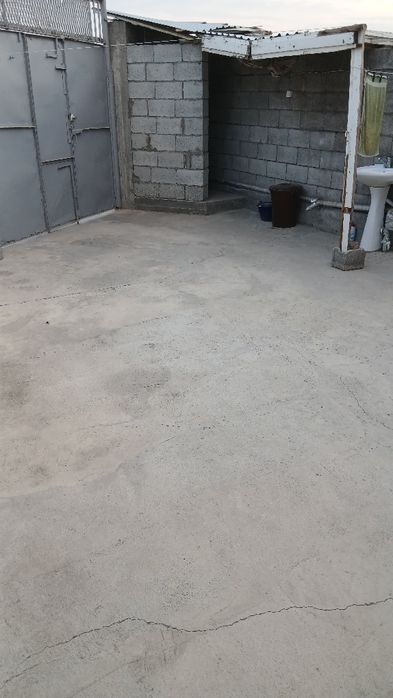 Dacha hovli sotiladi