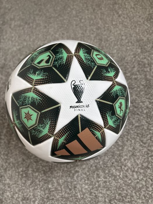 Minge de fotball addias editie limitata