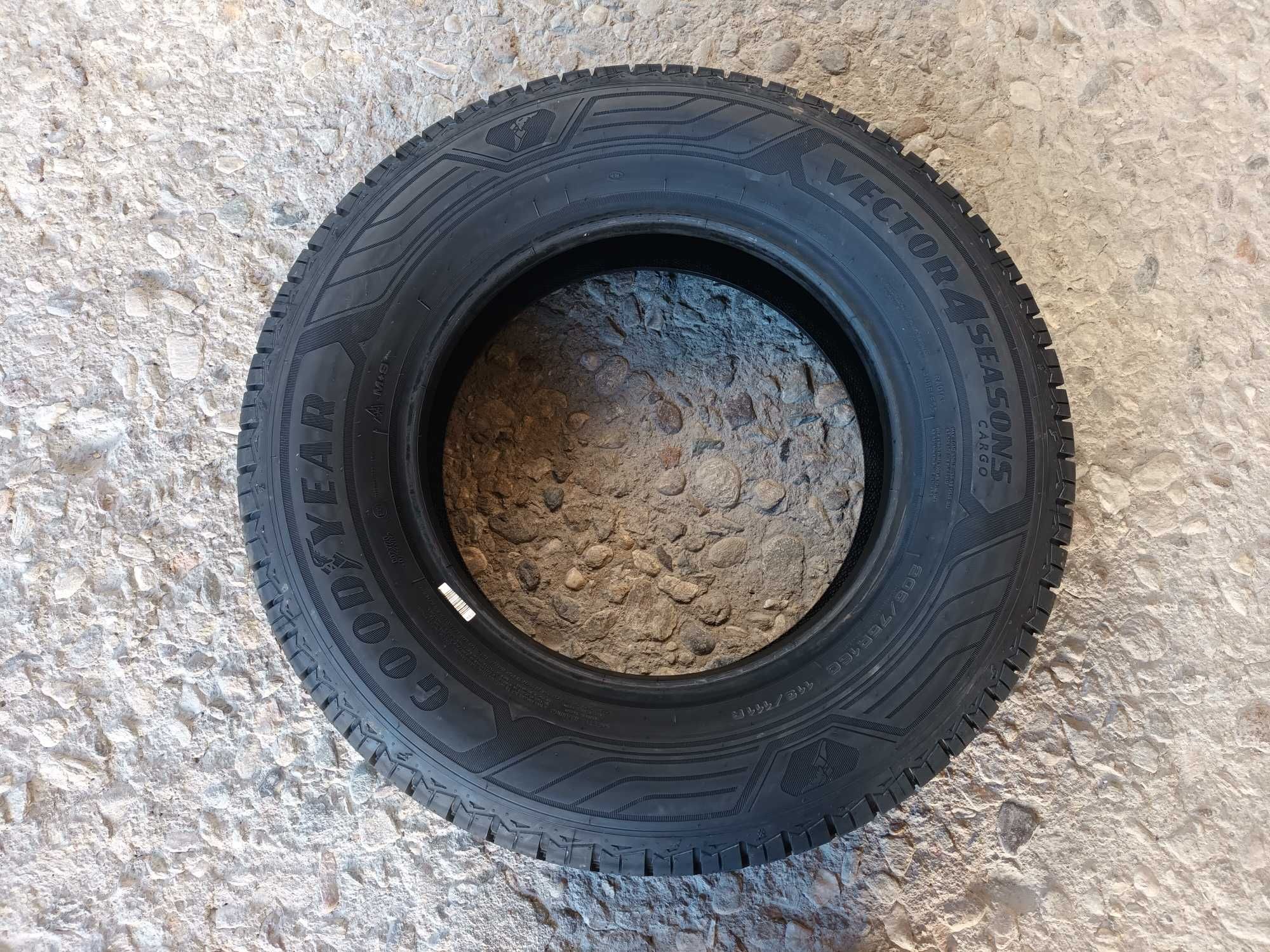 Нови бусови гуми 205/75 R16C Goodyear Cargo 4Seasons M+S 113/111R XL