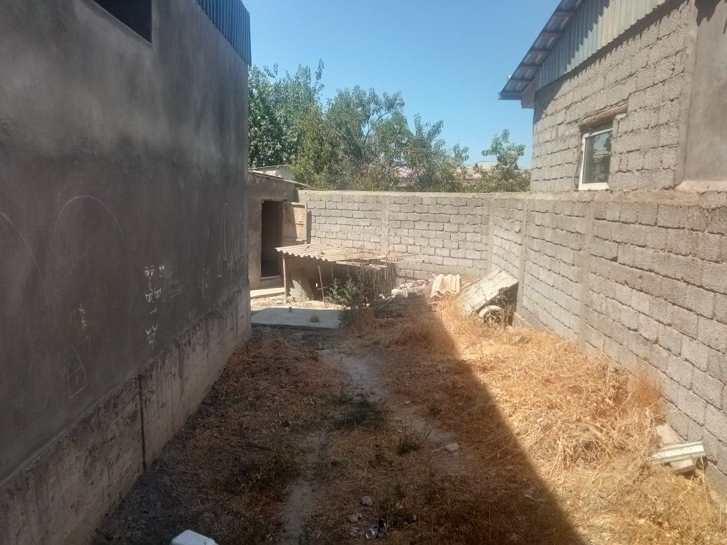 Uchastka sotiladi