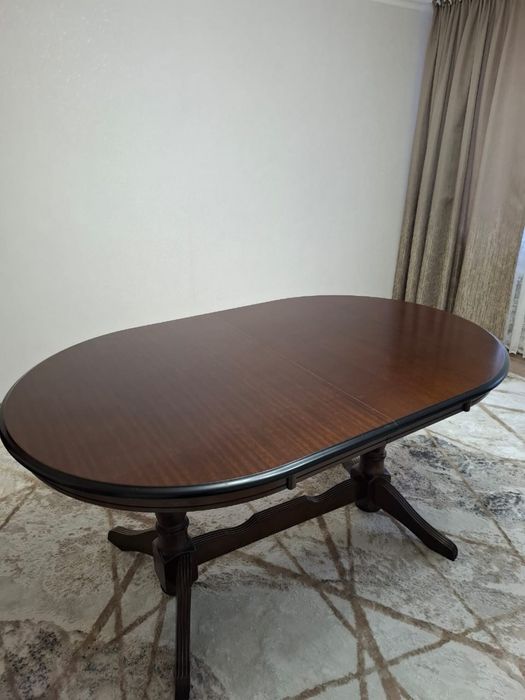 Стол в гостиную в отличном состоянии