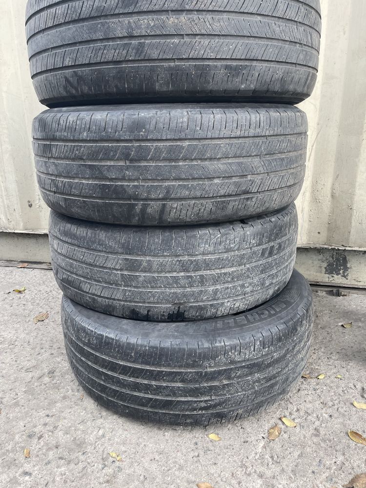 Продам летнюю резину . Размер 225/60/17 . Мишлен Mishlen