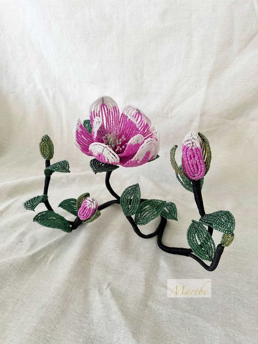 Aranjament floral unicat- Magnolie realizata manual din mărgele
