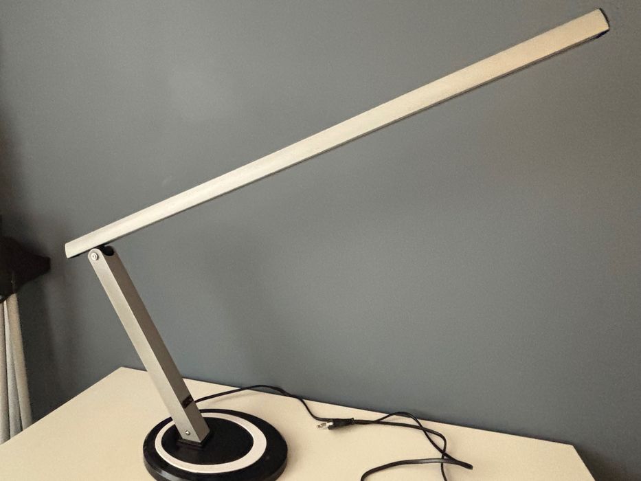 Lampa de masa pentru manichiura cu LED