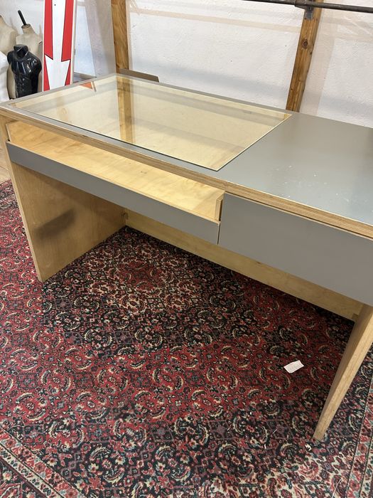 Продавам търговски тезгях/бюро за магазин