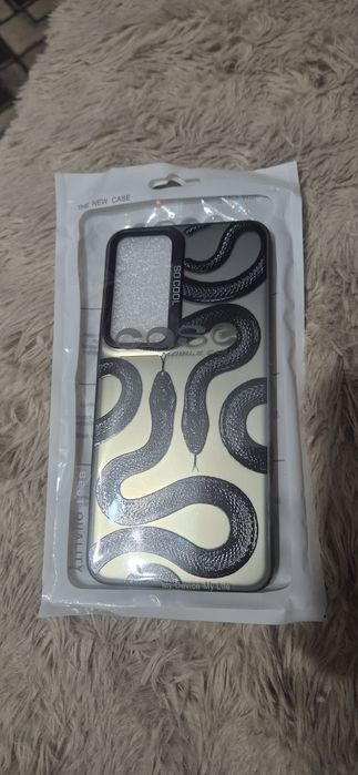 Продам новый чехол на самсунг s24+