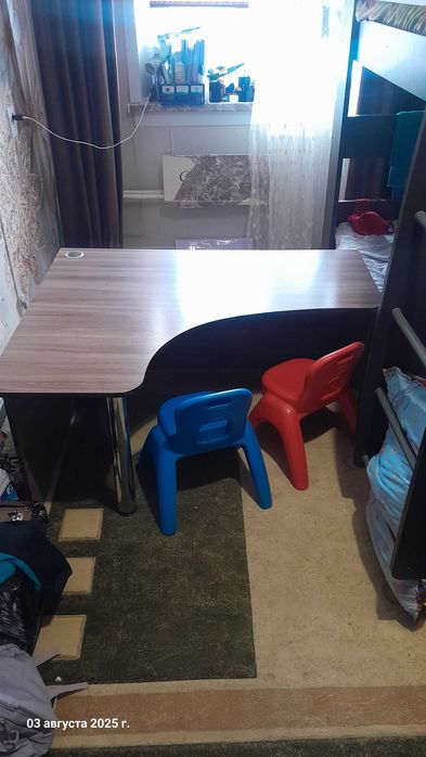 Стол письменный детский