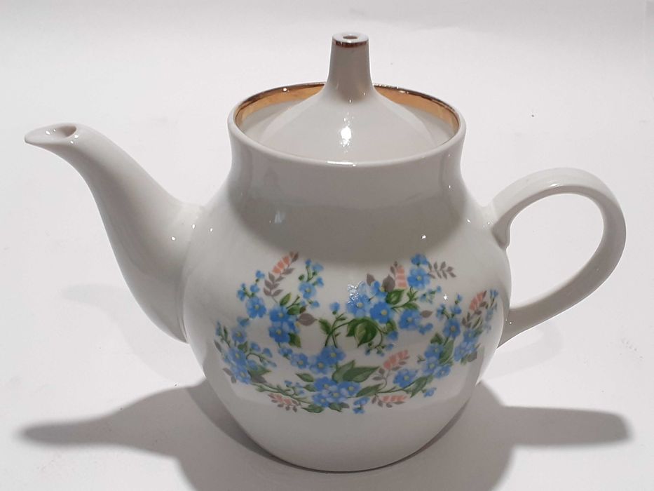 Руски сервиз от 14 части.От 1985г.Маркировка.Безупречен.