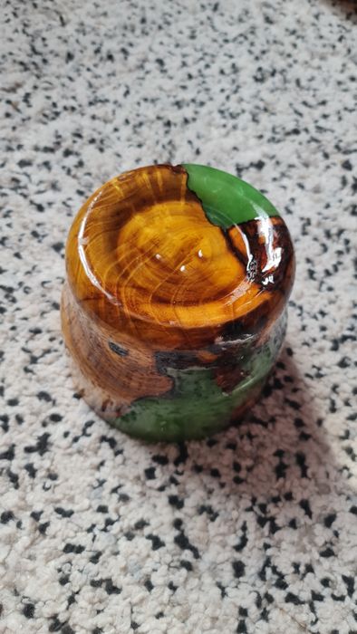 Vând bol lemn cu rășină