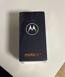 Motorola Moto e13 + слушалки