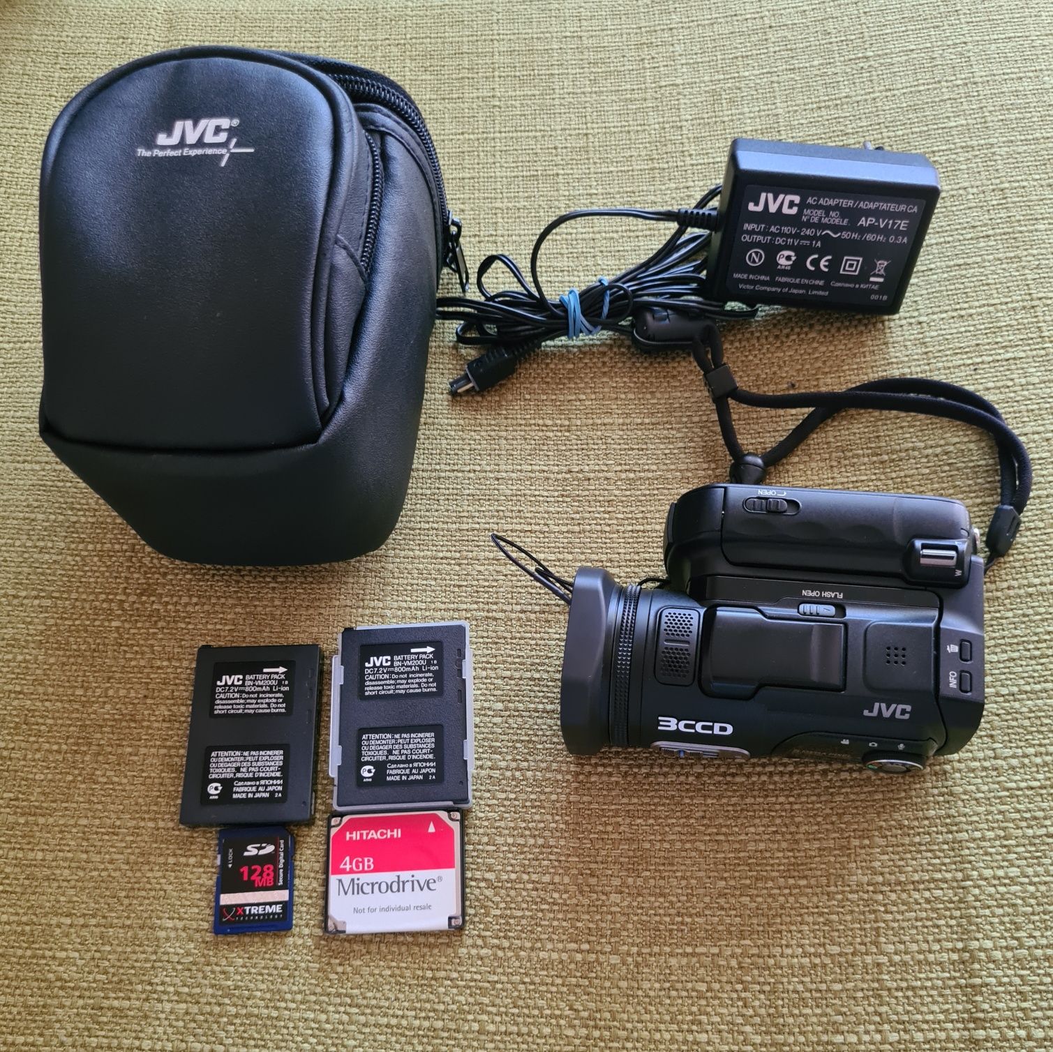 JVC 3CCD GZ-MC500 Camera Video Profesionala Ultra Portabila