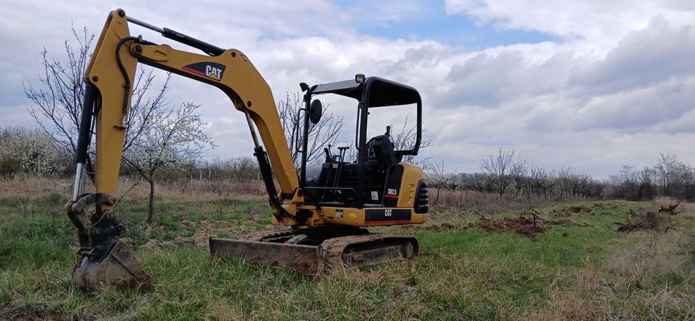 Săpături mecanizate cu miniexcavator