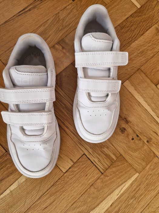 Адидас маратонки 33 номер