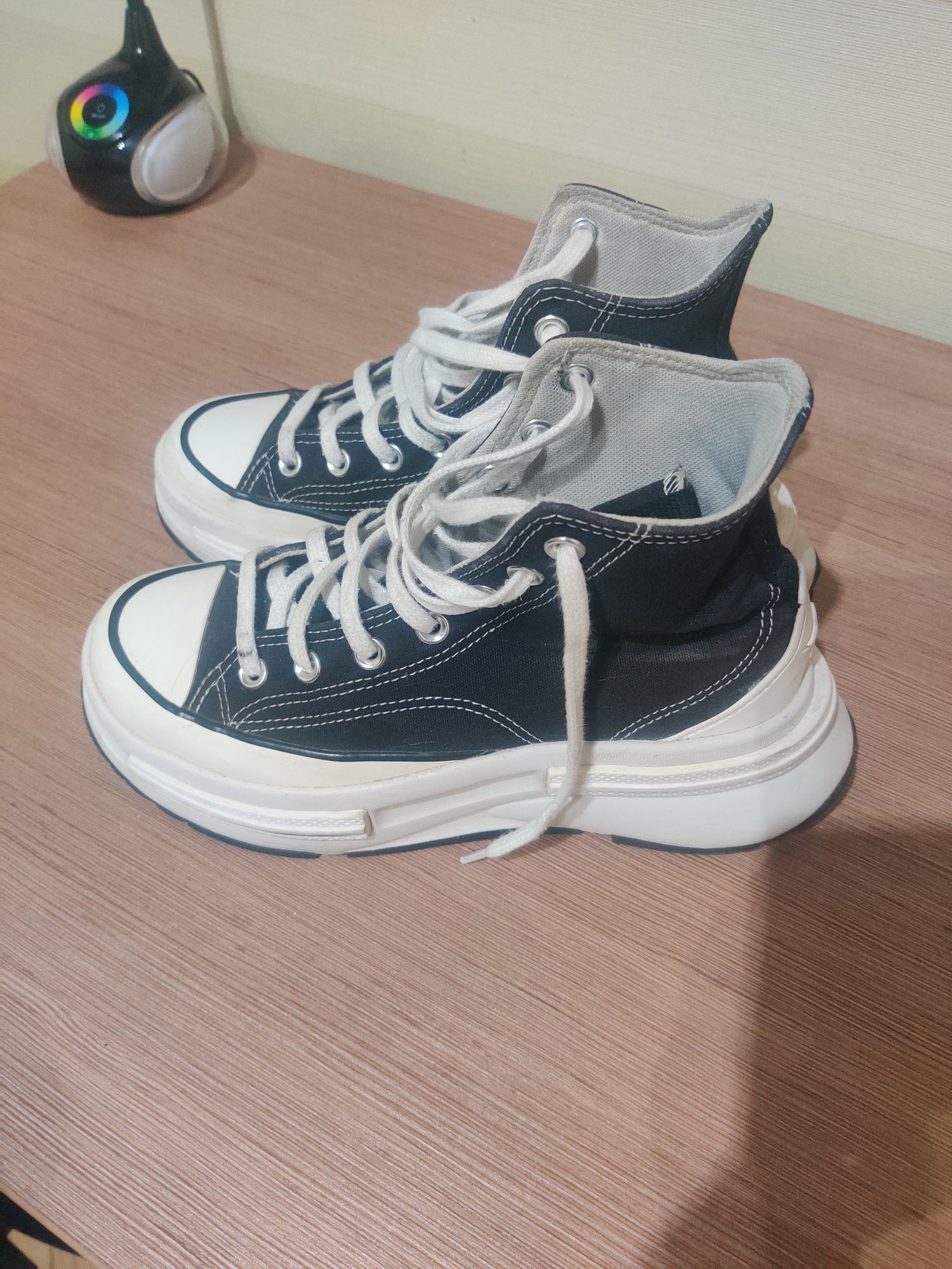 Converse, New balance 9060