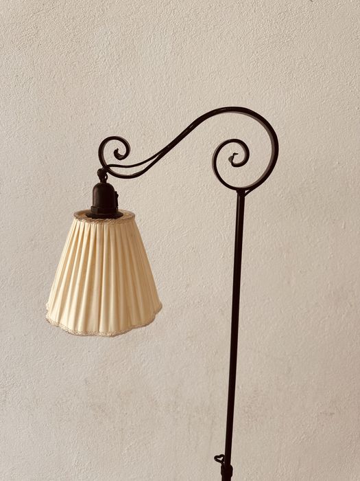 Ретро подова реголируема лампа от ковано желязо с абажур- винтидж стил