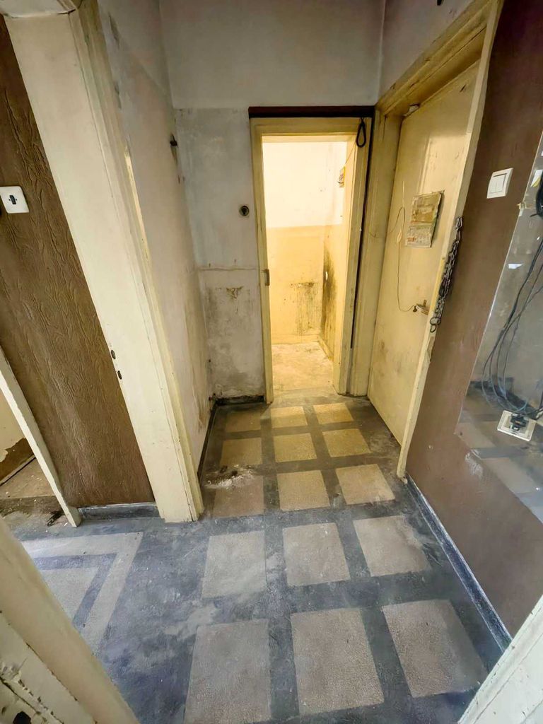 Продава се Едностаен апартамент в Перник, Център - 50 кв.м за 1300 €/кв.м - Снимка #3