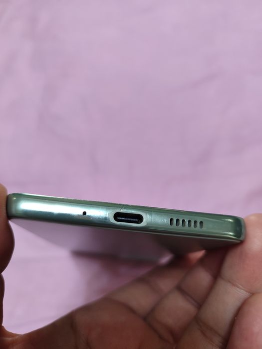 Samsung A73 5G телефон